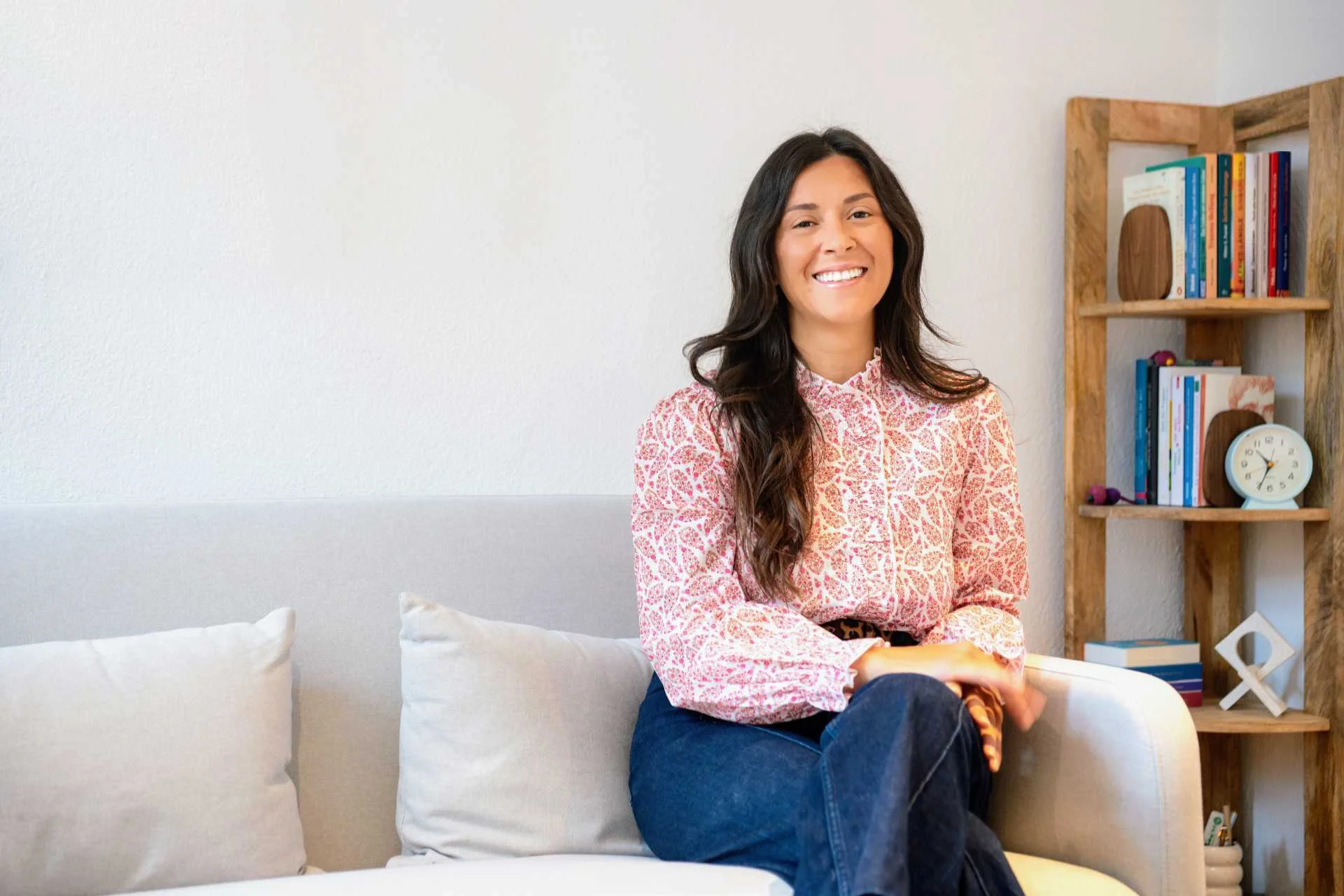 Melissa Spiegl Guerrero in ihrer Praxis für Psychotherapie in Innsbruck